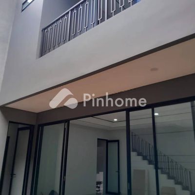 Rumah Dijual di Sambikerep, Kota Surabaya, 5 KM, 5 KT, LT 210m², LB 340m²