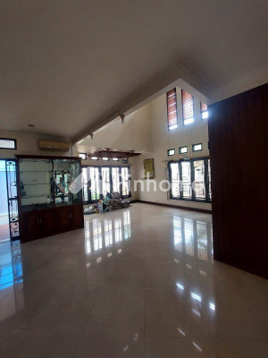 Rumah Dijual di Jagakarsa, Kota Jakarta Selatan, 3 KM, 3 KT, LT 280m², LB 253m² - 2
