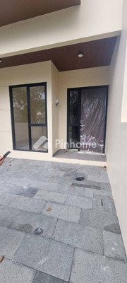 Rumah Dijual di Karang Tengah, Kota Tangerang Selatan, 3 KM, 3 KT, LT 100m², LB 150m² - 3