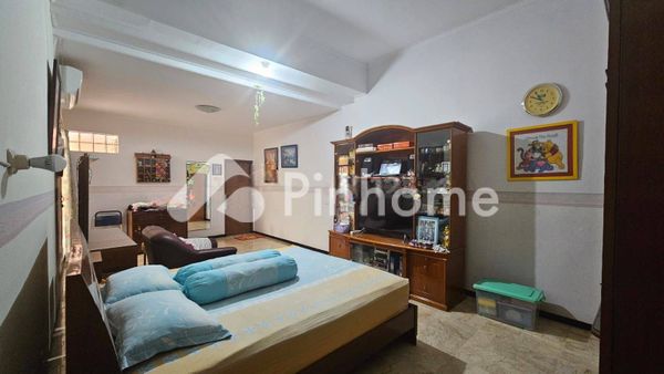 Rumah Dijual di Gubeng, Kota Surabaya, 4 KM, 6 KT, LT 300m², LB 300m² - 2