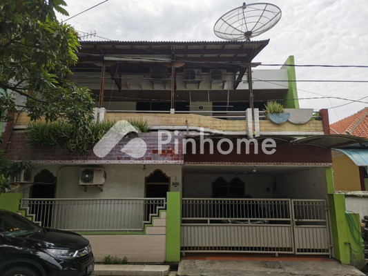 Rumah Dijual di Perak, Kab. Jombang, 2 KM, 6 KT, LT 153m², LB 306m²