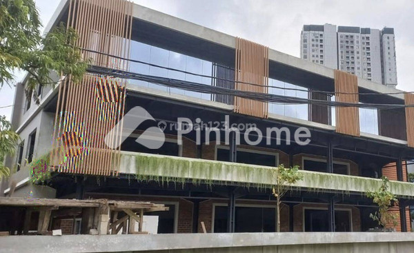 Rumah Dijual di Cempaka Putih, Kota Jakarta Pusat, 2 KM, 3 KT, LT 120m², LB 186m² - 2