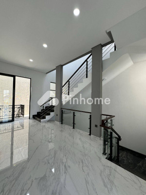 Rumah Dijual di Sambikerep, Kota Surabaya, 6 KM, 5 KT, LT 153m², LB 153m² - 8