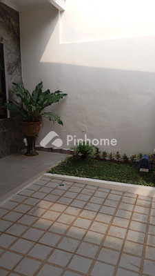 Rumah Dijual di Tangerang, Kota Tangerang, 3 KM, 3 KT, LT 72m², LB 90m² - 2