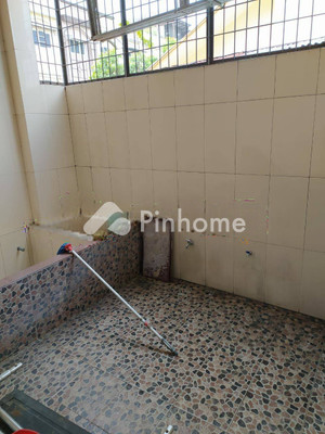 Rumah Dijual di Medan Timur, Kota Medan, 4 KM, 4 KT, LT 64m², LB 182m² - 2