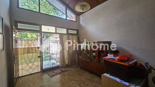 Rumah Dijual di Gubeng, Kota Surabaya, 4 KM, 6 KT, LT 300m², LB 300m² - 1