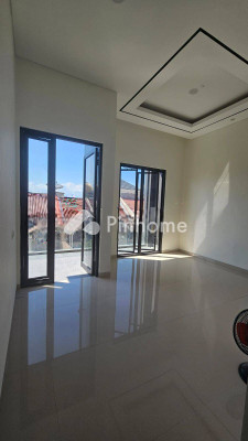 Rumah Dijual di Mulyorejo, Kota Surabaya, 4 KM, 5 KT, LT 135m², LB 238m² - 3