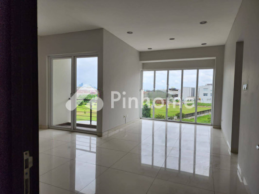 Rumah Dijual di Penjaringan, Kota Jakarta Utara, 3 KM, 4 KT, LT 250m², LB 550m²