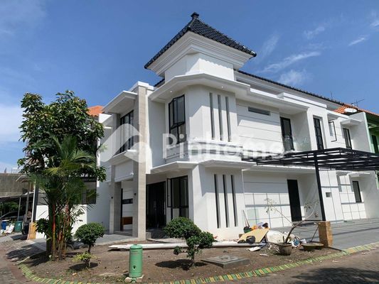 Rumah Dijual di Wonocolo, Kota Surabaya, 5 KM, 5 KT, LT 240m², LB 350m²