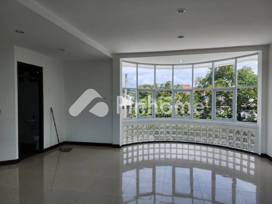 Ruko Dijual di Kuta, Kab. Badung, 4 KM, LT 235m², LB 300m² - 4