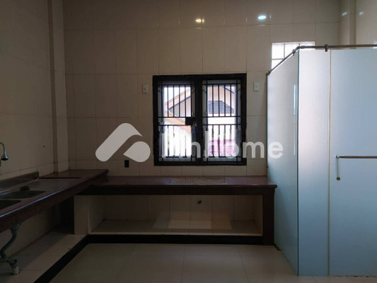 Rumah Dijual di Medan Timur, Kota Medan, 4 KM, 4 KT, LT 64m², LB 182m² - 3