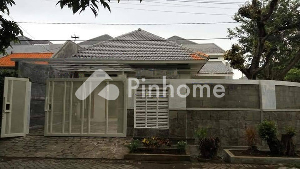Rumah Dijual di Tenggilis Mejoyo, Kota Surabaya, 4 KM, 4 KT, LT 260m², LB 150m²