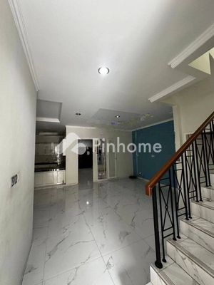 Rumah Dijual di Penjaringan, Kota Jakarta Utara, 2 KM, 3 KT, LT 200m², LB 300m² - 7