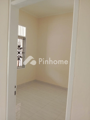 Rumah Dijual di Serpong, Kota Tangerang Selatan, 2 KM, 3 KT, LT 200m², LB 150m² - 3