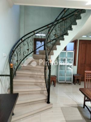 Sewa Rumah di Denpasar Selatan, Kota Denpasar, 3 KM, 4 KT, LT 200m², LB 300m² - 4