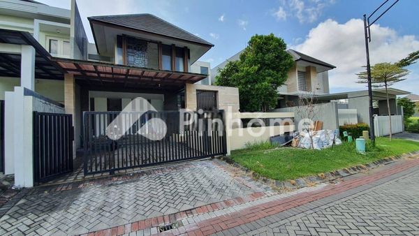 Rumah Dijual di Wiyung, Kota Surabaya, 5 KM, 5 KT, LT 337m², LB 375m²