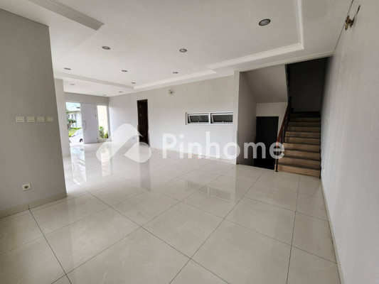 Rumah Dijual di Penjaringan, Kota Jakarta Utara, 3 KM, 4 KT, LT 250m², LB 550m² - 1