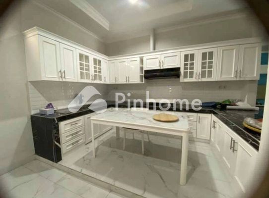 Rumah Dijual di Penjaringan, Kota Jakarta Utara, 2 KM, 3 KT, LT 200m², LB 300m²