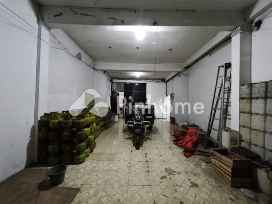 Ruko Dijual di Driyorejo, Kab. Gresik, LT 200m², LB 320m² - 7