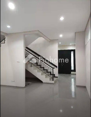 Rumah Dijual di Gubeng, Kota Surabaya, 5 KM, 5 KT, LT 198m², LB 250m² - 4