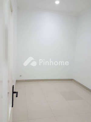 Rumah Dijual di Cengkareng, Kota Jakarta Barat, 2 KM, 3 KT, LT 160m², LB 175m² - 2