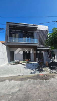 Rumah Dijual di Mulyorejo, Kota Surabaya, 4 KM, 5 KT, LT 135m², LB 238m²