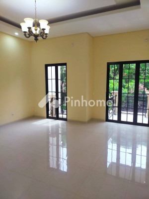 Rumah Dijual di Pal Merah (Palmerah), Kota Jakarta Barat, 3 KM, 3 KT, LT 136m², LB 180m² - 4