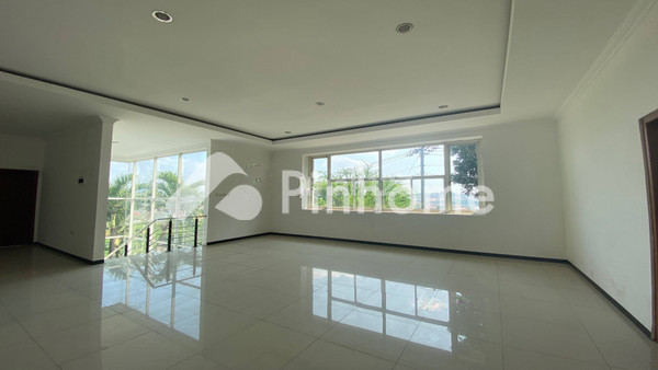 Rumah Dijual di Semarang Utara, Kota Semarang, 3 KM, 5 KT, LT 310m², LB 300m² - 9