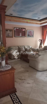 Rumah Dijual di Tangerang, Kota Tangerang, 3 KM, 4 KT, LT 200m², LB 275m² - 1