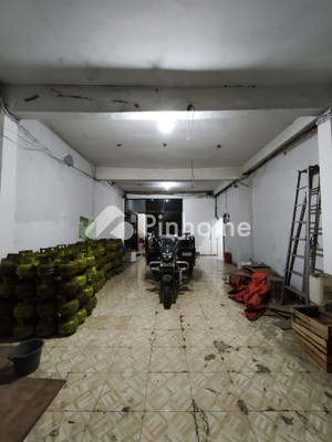 Ruko Dijual di Driyorejo, Kab. Gresik, LT 200m², LB 320m² - 10