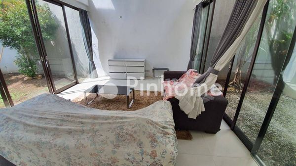 Rumah Dijual di Wiyung, Kota Surabaya, 5 KM, 5 KT, LT 337m², LB 375m² - 2