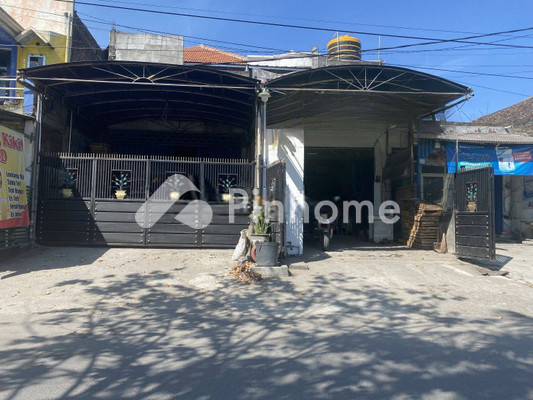 Ruko Dijual di Driyorejo, Kab. Gresik, LT 200m², LB 320m²