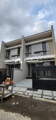 Rumah Dijual di Sukolilo, Kota Surabaya, 4 KM, 4 KT, LT 82m², LB 120m²