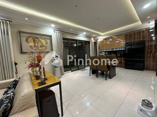Rumah Dijual di Serpong, Kota Tangerang, 3 KM, 4 KT, LT 200m², LB 210m² - 5