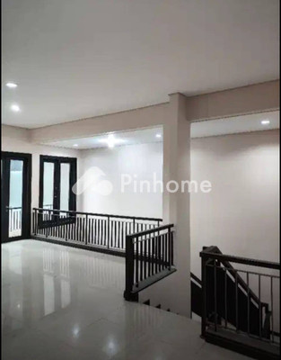 Rumah Dijual di Gubeng, Kota Surabaya, 5 KM, 5 KT, LT 198m², LB 250m² - 5