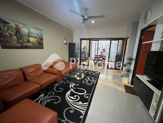 Sewa Rumah di Serpong, Kota Tangerang Selatan, 2 KM, 3 KT, LT 90m², LB 70m² - 1