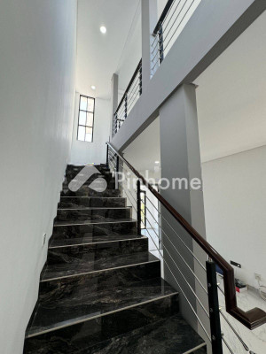 Rumah Dijual di Sambikerep, Kota Surabaya, 6 KM, 5 KT, LT 153m², LB 153m² - 1