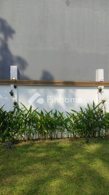 Sewa Rumah di Kebon Jeruk, Kota Jakarta Barat, 2 KM, 3 KT, LT 120m², LB 150m² - 1