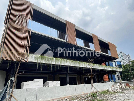 Rumah Dijual di Cempaka Putih, Kota Jakarta Pusat, 2 KM, 3 KT, LT 120m², LB 186m²