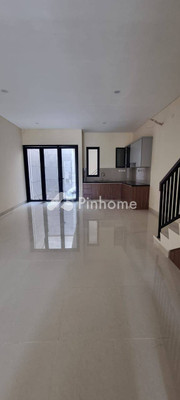 Rumah Dijual di Karang Tengah, Kota Tangerang Selatan, 3 KM, 3 KT, LT 100m², LB 150m² - 4
