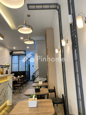 Ruko Dijual di Kebayoran Baru, Kota Jakarta Selatan, 2 KM, LB 200m² - 1