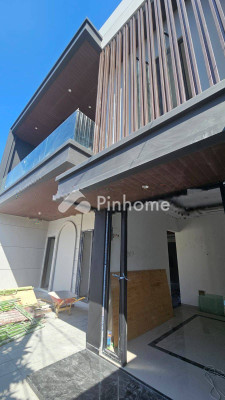 Rumah Dijual di Mulyorejo, Kota Surabaya, 4 KM, 5 KT, LT 135m², LB 238m² - 1