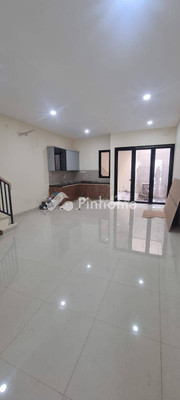 Rumah Dijual di Karang Tengah, Kota Tangerang Selatan, 3 KM, 3 KT, LT 100m², LB 150m² - 1