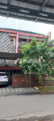 Rumah Dijual di Tangerang, Kota Tangerang, 3 KM, 4 KT, LT 200m², LB 275m²