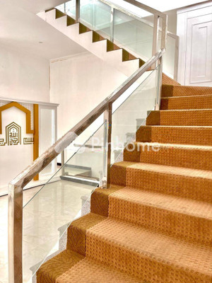 Rumah Dijual di Waru, Kab. Sidoarjo, 5 KM, 6 KT, LT 150m², LB 430m² - 2