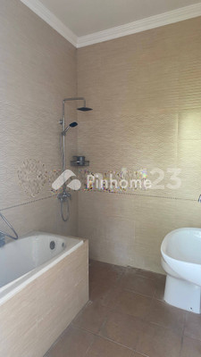 Rumah Dijual di Semarang Utara, Kota Semarang, 3 KM, 5 KT, LT 310m², LB 300m² - 4