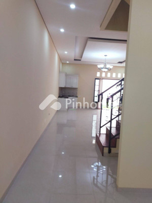 Rumah Dijual di Pal Merah (Palmerah), Kota Jakarta Barat, 3 KM, 3 KT, LT 136m², LB 180m² - 12