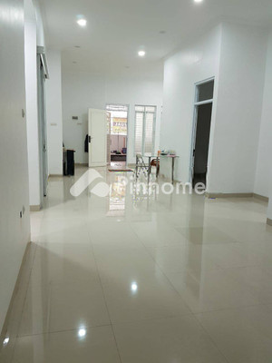 Rumah Dijual di Cengkareng, Kota Jakarta Barat, 2 KM, 3 KT, LT 160m², LB 175m² - 1