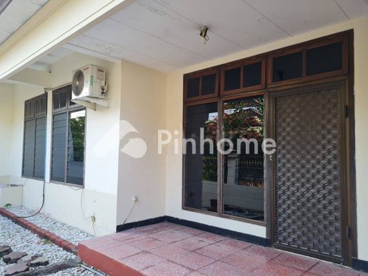 Sewa Rumah di Manyar, Kab. Gresik, 2 KM, 3 KT, LT 240m², LB 200m² - 1