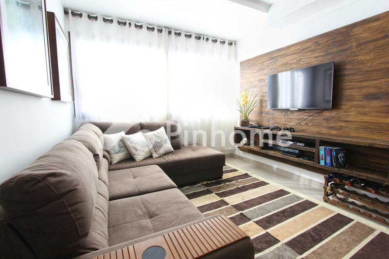 dijual rumah 2 lantai 3kt 450m2 di jalan ciniru vii - 1